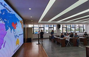 集萃（昆山）工业升级增进中心携电子科技大学专家赴NG大舞台光电开展产学研对接